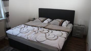 3 bedrooms, iron/ironing board, free WiFi, bed sheets