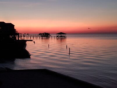 "AIN'T LIFE GRAND"-KAYAKS, GOLF CART, PRIVATE BEACH, CRAB TRAPS!