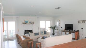 Smart TV, fireplace, DVD player