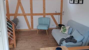 Fernseher, BĂŒcher, Stereoanlage