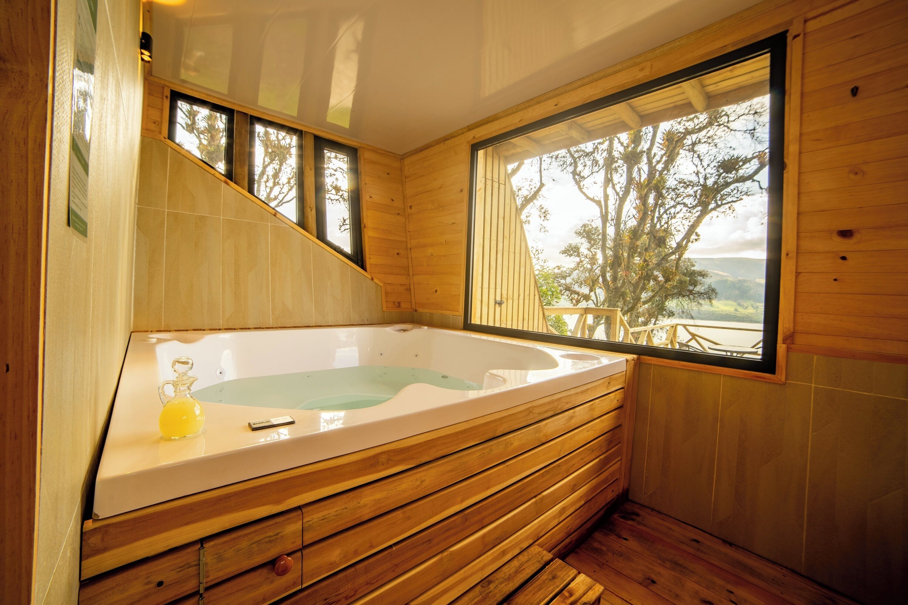 Cabin, Lake View | Bathroom | Combined shower/bathtub, towels, soap, shampoo