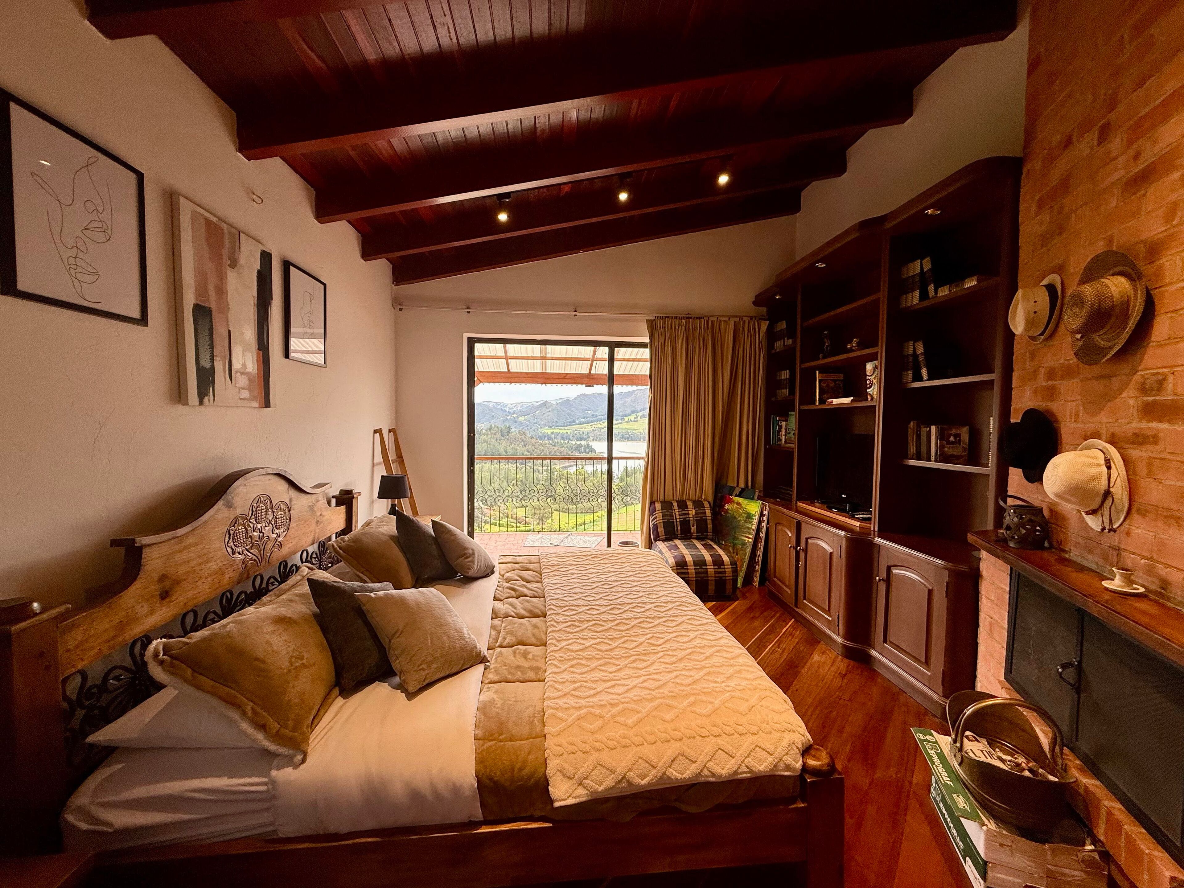 Habitación doble superior, 1 cama King size, balcón, vista al lago | Ropa de cama 