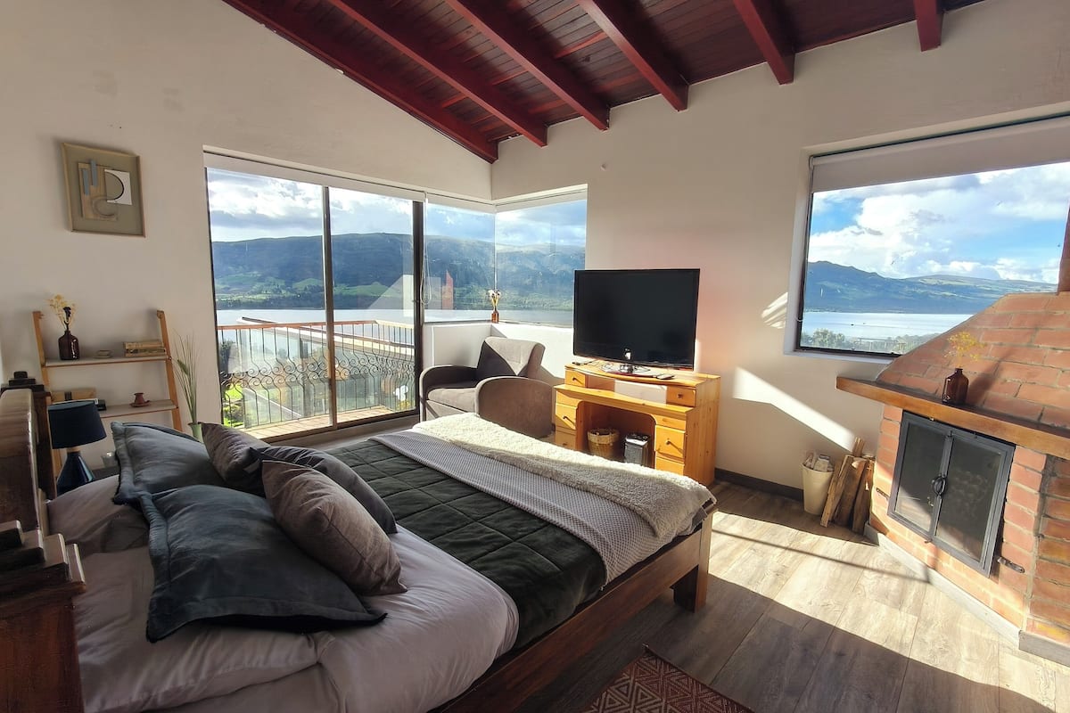 1 bedroom, bed sheets