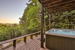Outdoor spa tub - Mountain Cabin with Hot Tub, Views and Firepit, Near Blue Ridge (Morganton)