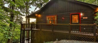Mountain-View Cabin Retreat: Hot Tub, Fire Pit, WiFi, and Near Blue Ridge