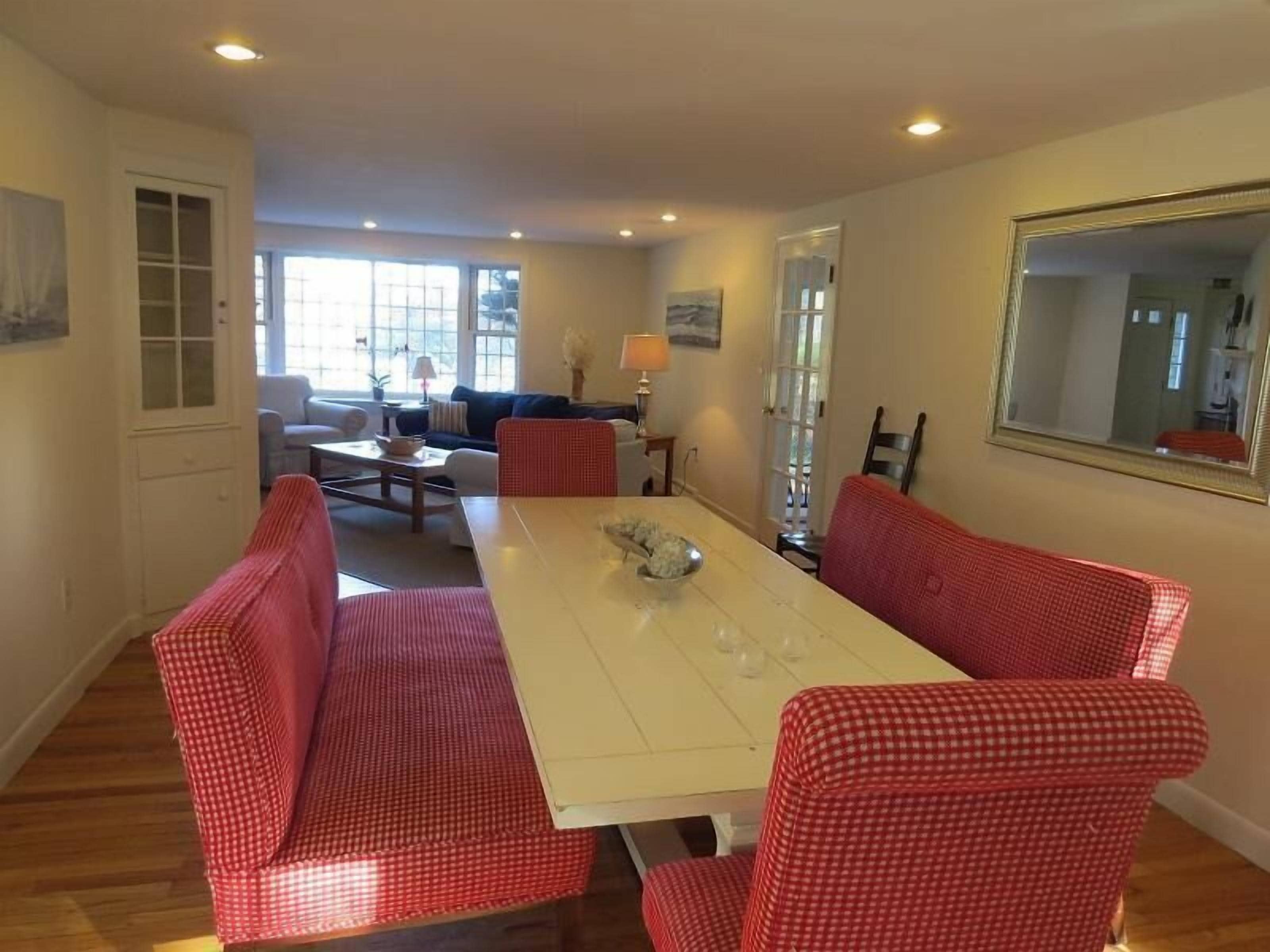 House, Multiple Beds, Kitchen, Pool View | Living room | TV