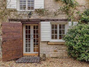 Unclassified image, 2 of 24, button - Kilcot Coach House is a detached cottage within the frounds of Kilcot House. (Lower Kilcot, near Wotton-under-Edge)