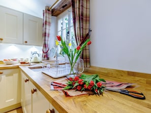 Stylish kitchen | Kilcot Coach House, Lower Kilcot, near Wotton-under-Edge