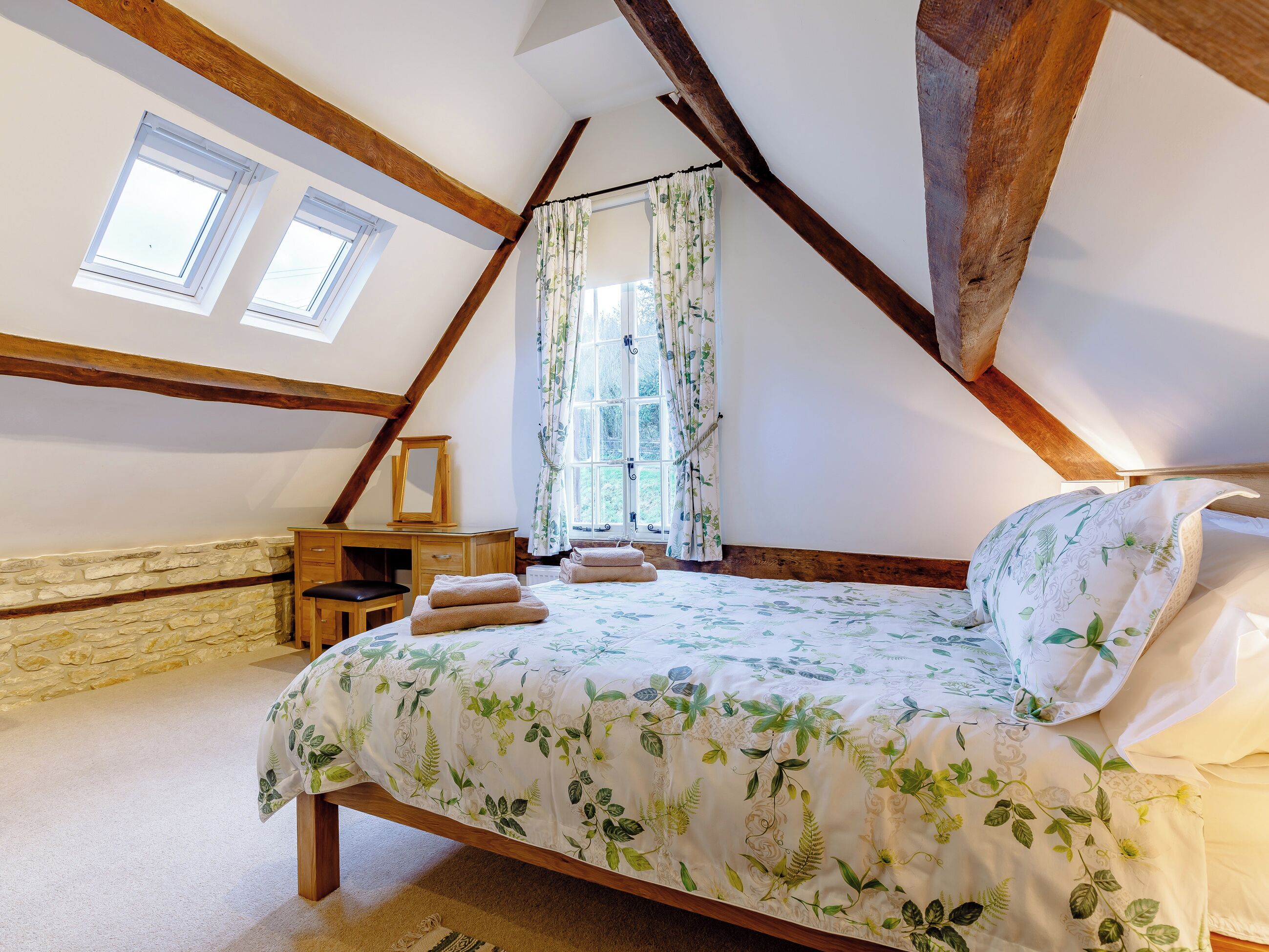 2 bedrooms, WiFi (free), bed sheets