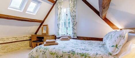2 bedrooms, WiFi (free), bed sheets
