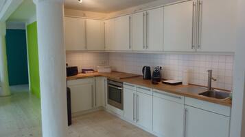 Réfrigérateur, four, plaque de cuisson, lave-vaisselle