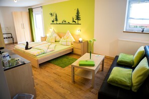 1 habitación, tabla de planchar con plancha, wifi y ropa de cama