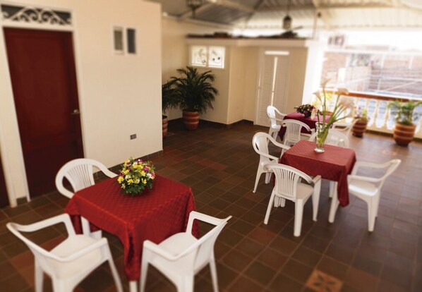 屋外ダイニングエリア