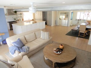 House, 3 Bedrooms | Living room - Vina Del Mar 223 by Techtravel (St. Pete Beach)