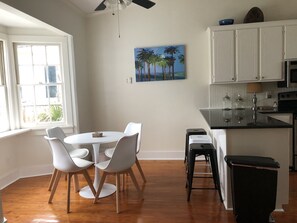 Dining - Historic home in Downtown Mobile next to Civic Center and Mardi Gras parades (Mobile)