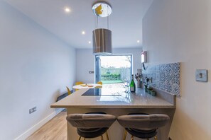 Cottage | Private kitchen - Cosy 2 Bedroom Cottage With Log-burner & Parking (Stratford-upon-Avon)