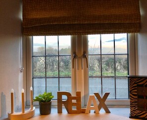 Cottage | Private kitchen - Cosy 2 Bedroom Cottage With Log-burner & Parking (Stratford-upon-Avon)