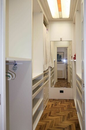 Ofen, Geschirrspüler, Toaster, Hochstuhl