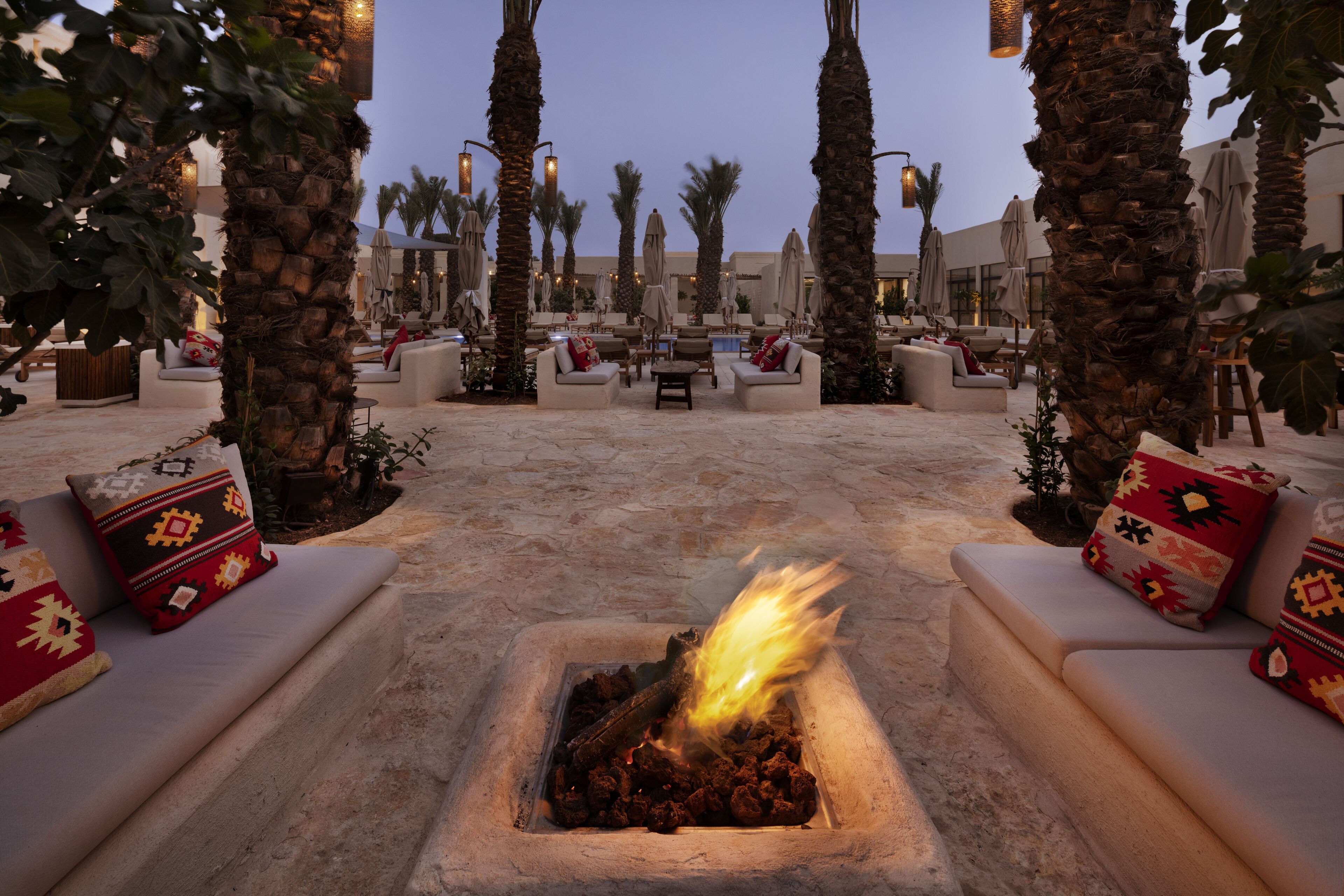 Outdoor pool, open 8:00 AM to 5:00 PM, sun loungers