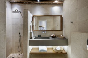 Kedma Family Suite | Bathroom