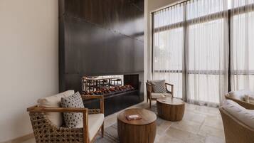 Minibar, pengeskab på værelset, skrivebord, mørklægningsgardiner