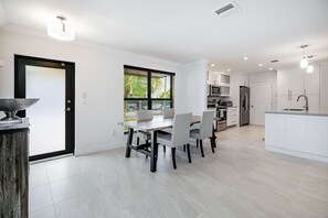 Dining - Luxury Villa Miami Shores (Miami Shores)