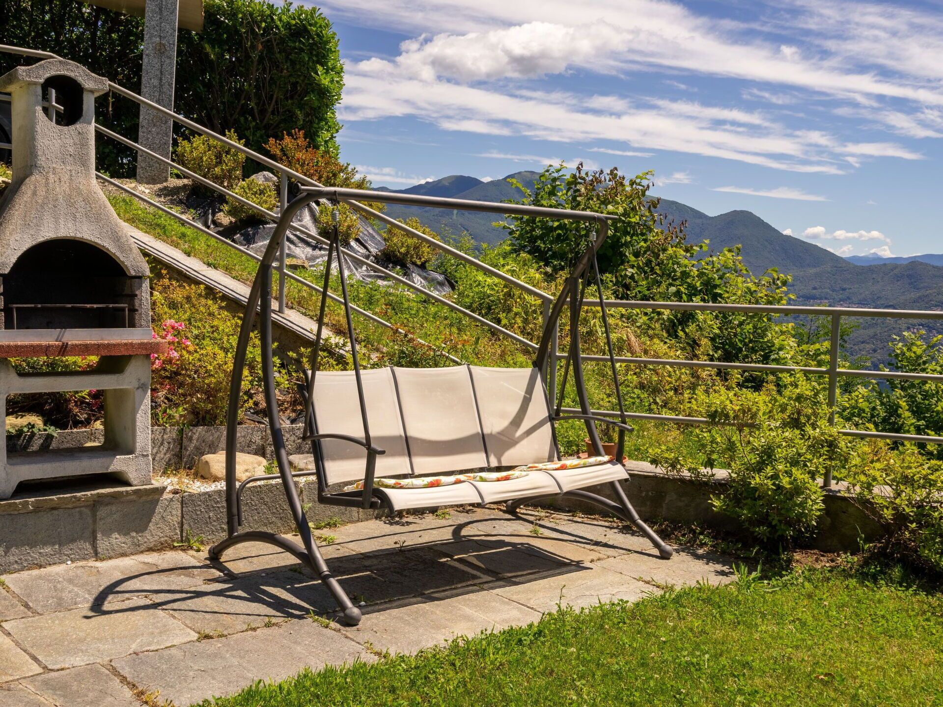 Balançoire, Propriété, Ciel, Le Fer, Maison, Arbre, Immobilier, Meubles, Vacances, Architecture