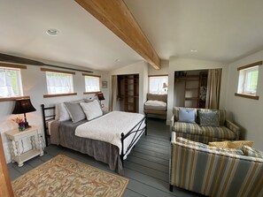 3 Schlafzimmer, Schreibtisch, Bügeleisen/Bügelbrett, Reisekinderbett