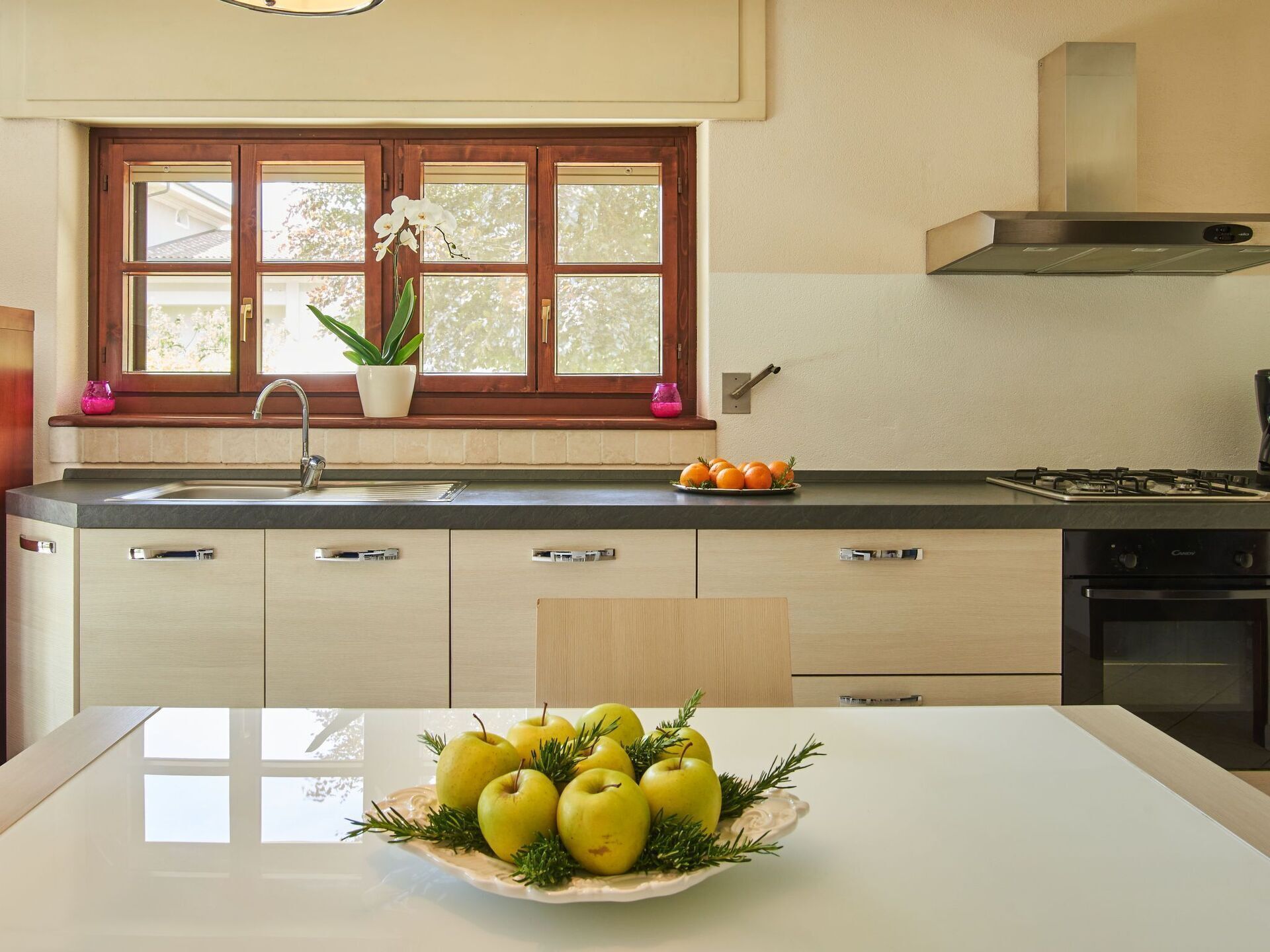 Oven, dishwasher, toaster, highchair