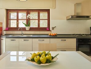 Oven, dishwasher, toaster, highchair