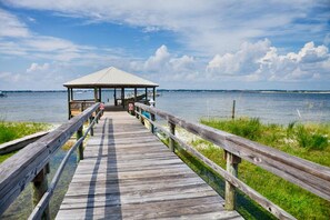 Beach nearby, sun loungers, beach towels