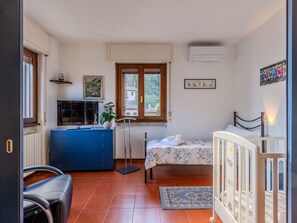 4 chambres, fer et planche à repasser, lit parapluie, Wi-Fi gratuit