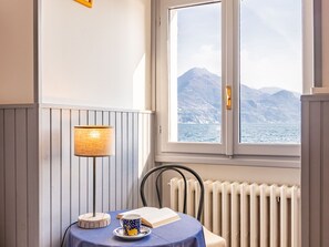 Dining - Cosy apartment for 3 guests with WIFI and TV (Rezzonico)
