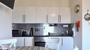 Cookware/dishes/utensils, freezer