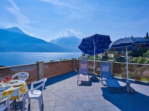 Outdoor dining - Nice apartment for 6 people with TV and terrace (Calozzo)