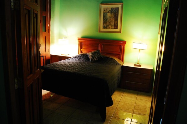 Egyptian cotton sheets, premium bedding, down comforters, pillowtop beds