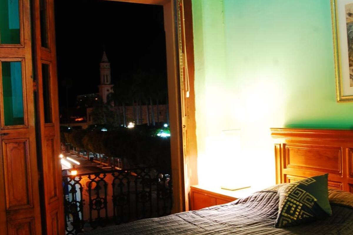 1 bedroom, egyptian cotton sheets, premium bedding, down duvets