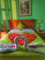 Egyptian cotton sheets, premium bedding, down comforters, pillowtop beds