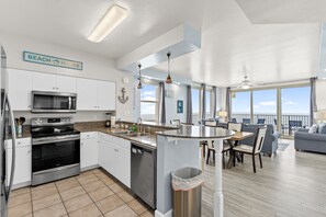 冰箱、微波炉、烤箱、炉灶