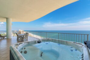 Outdoor spa tub - New pics 2026. EAST CORNER 4 bdr/4.5 bath. 27th floor. Sleeps 14. Gulf Front. (Orange Beach)