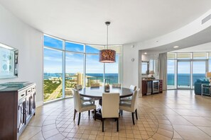 Interior - New pics 2026. EAST CORNER 4 bdr/4.5 bath. 27th floor. Sleeps 14. Gulf Front. (Orange Beach)