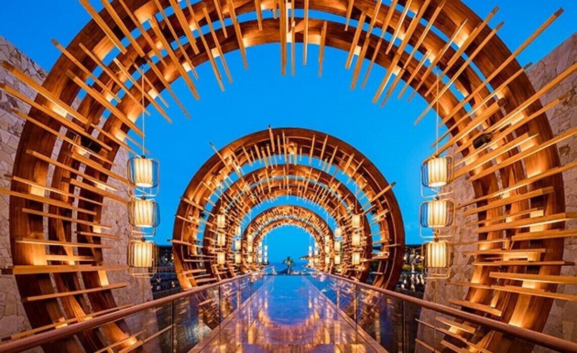 Utendørsbasseng og et oppvarmet basseng