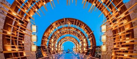 Utendørsbasseng og et oppvarmet basseng