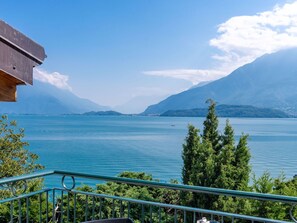 Property grounds - Beautiful apartment for 5 guests with WIFI, TV and balcony (Gravedona)