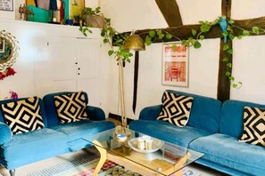 Smart TV, DVD player, books