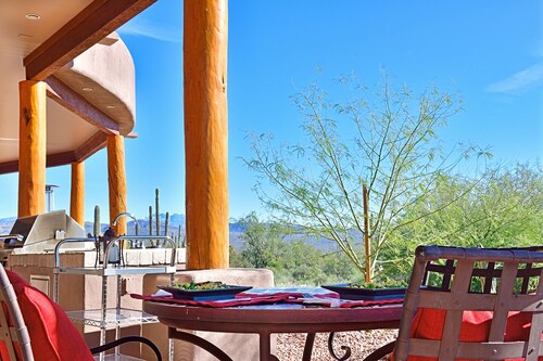 Miles of Trails...Million-Dollar Views ~ in N. Scottsdale/Rio Verde Foothills!