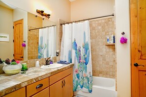 Combined shower/bathtub, hair dryer, towels, soap - Miles of Trails...Million-Dollar Views ~ in N. Scottsdale/Rio Verde Foothills! (Rio Verde)
