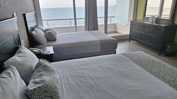 Habitación ejecutiva, 2 camas matrimoniales, balcón, vista al océano | Ropa de cama de alta calidad y caja de seguridad en la habitación
