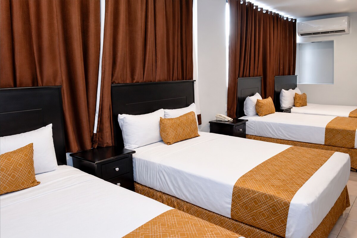 Phòng 4 Tiêu chuẩn | Bộ đồ giường cao cấp, két bảo mật tại phòng, màn/rèm cản sáng 