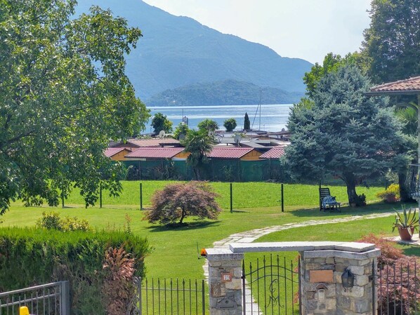 Property grounds - Stunning private villa for 4 people with WIFI, TV and terrace (Sorico)